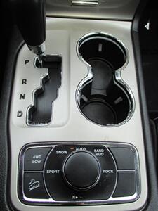 2012 Jeep Grand Cherokee Limited 4x4   - Photo 30 - Mishawaka, IN 46545