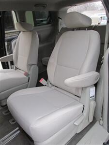 2018 Kia Sedona LX   - Photo 13 - Mishawaka, IN 46545