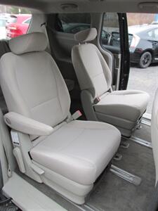 2018 Kia Sedona LX   - Photo 19 - Mishawaka, IN 46545