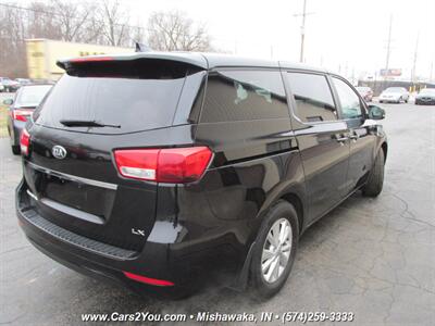 2018 Kia Sedona LX   - Photo 6 - Mishawaka, IN 46545