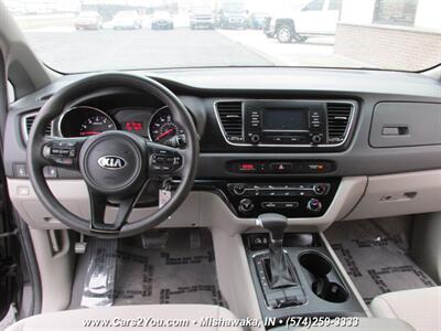 2018 Kia Sedona LX   - Photo 22 - Mishawaka, IN 46545