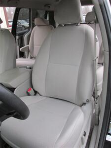 2018 Kia Sedona LX   - Photo 10 - Mishawaka, IN 46545