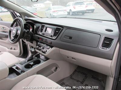2018 Kia Sedona LX   - Photo 21 - Mishawaka, IN 46545