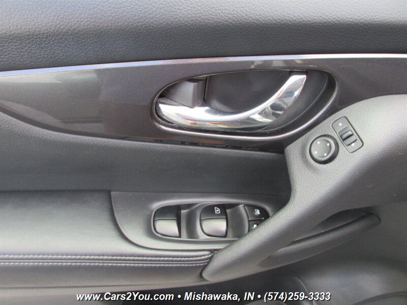 2018 Nissan Rogue 4x4 - Photo 10 - Mishawaka, IN 46545