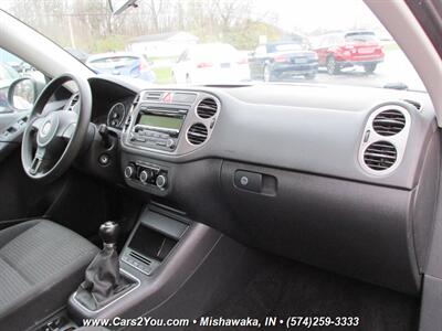 2011 Volkswagen Tiguan S   - Photo 15 - Mishawaka, IN 46545