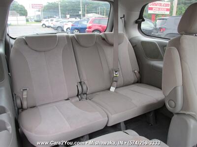 2011 Kia Sedona LX Convenience   - Photo 14 - Mishawaka, IN 46545