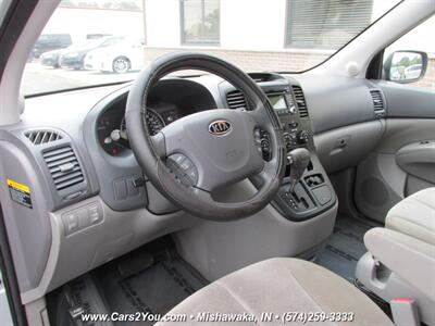 2011 Kia Sedona LX Convenience   - Photo 8 - Mishawaka, IN 46545