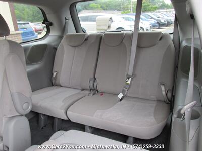 2011 Kia Sedona LX Convenience   - Photo 12 - Mishawaka, IN 46545