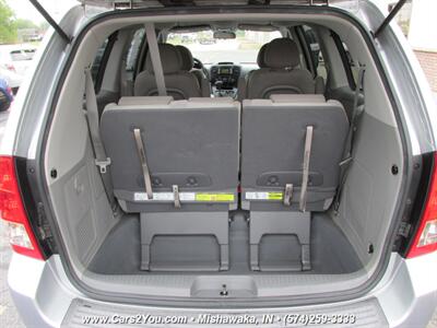 2011 Kia Sedona LX Convenience   - Photo 13 - Mishawaka, IN 46545