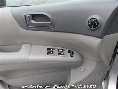 2011 Kia Sedona LX Convenience   - Photo 7 - Mishawaka, IN 46545