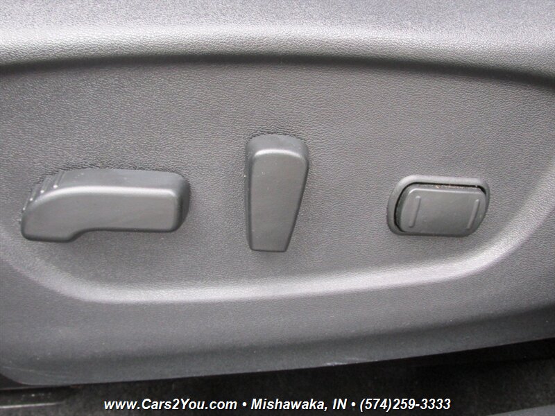 2017 Nissan Rogue SV - Photo 12 - Mishawaka, IN 46545