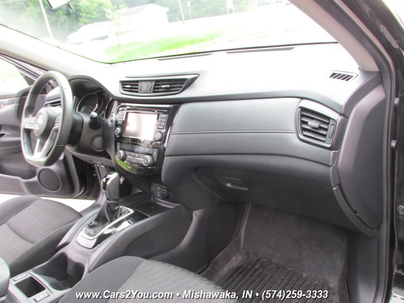 2017 Nissan Rogue SV - Photo 20 - Mishawaka, IN 46545