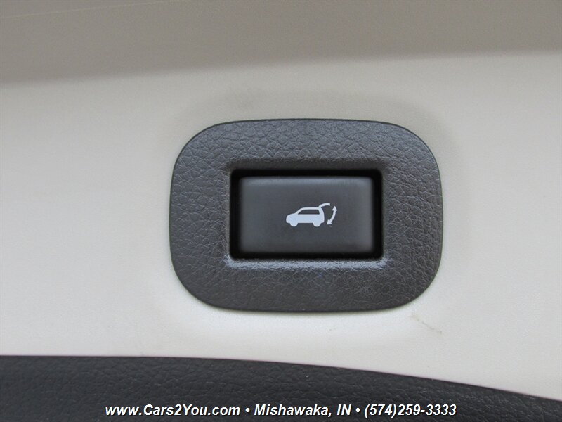 2017 Nissan Rogue SV - Photo 16 - Mishawaka, IN 46545