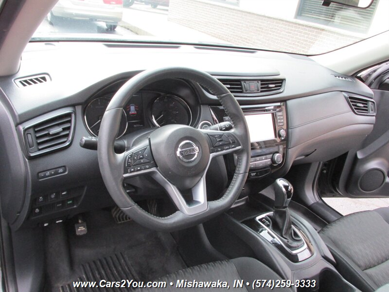 2017 Nissan Rogue SV - Photo 10 - Mishawaka, IN 46545