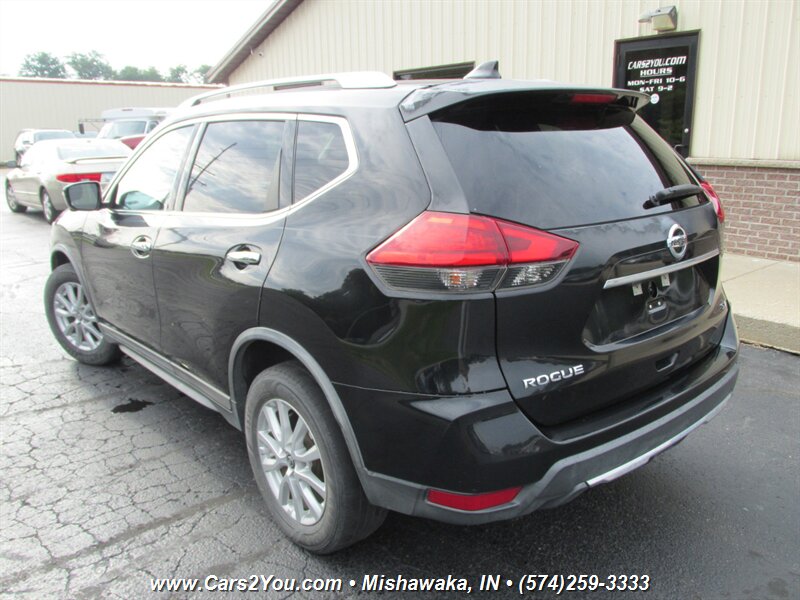 2017 Nissan Rogue SV - Photo 5 - Mishawaka, IN 46545