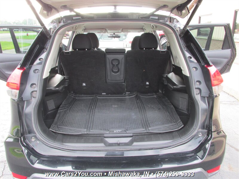 2017 Nissan Rogue SV - Photo 15 - Mishawaka, IN 46545