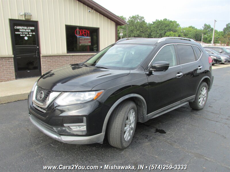 2017 Nissan Rogue SV - Photo 4 - Mishawaka, IN 46545