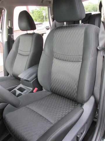 2017 Nissan Rogue SV - Photo 11 - Mishawaka, IN 46545