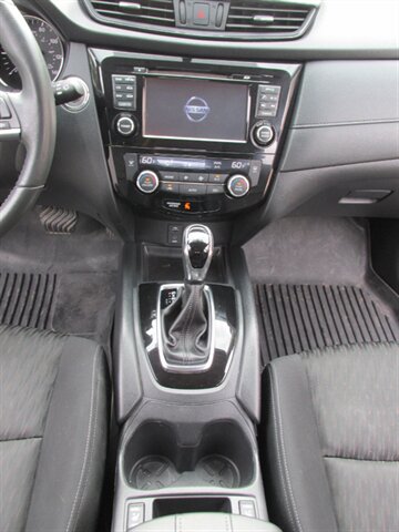 2017 Nissan Rogue SV - Photo 26 - Mishawaka, IN 46545