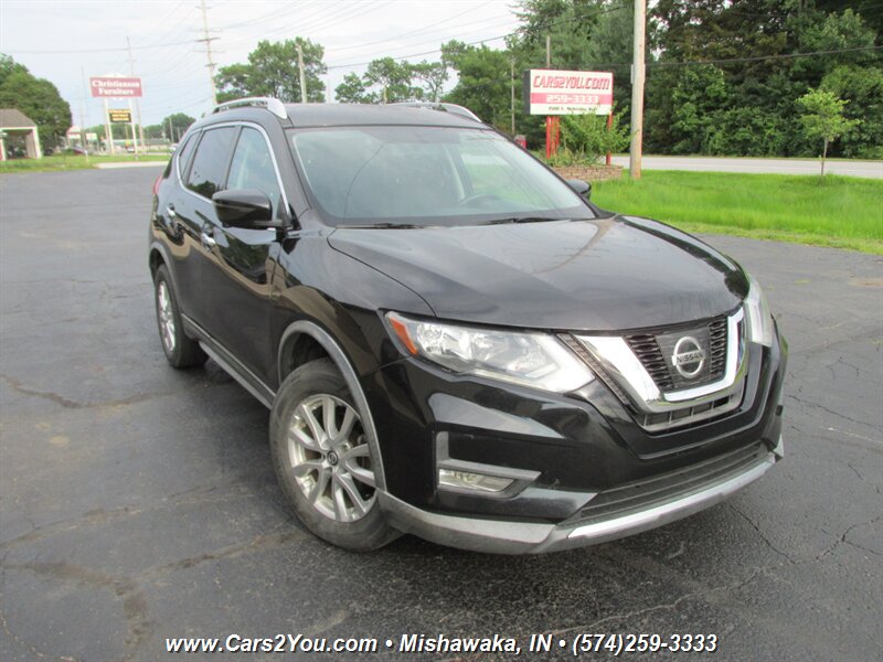 2017 Nissan Rogue SV   - Photo 1 - Mishawaka, IN 46545