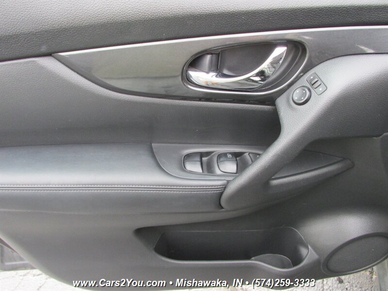 2017 Nissan Rogue SV - Photo 9 - Mishawaka, IN 46545