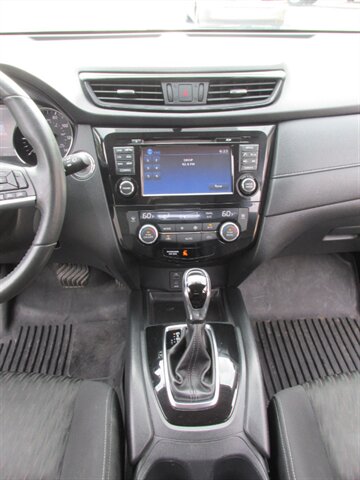 2017 Nissan Rogue SV - Photo 27 - Mishawaka, IN 46545
