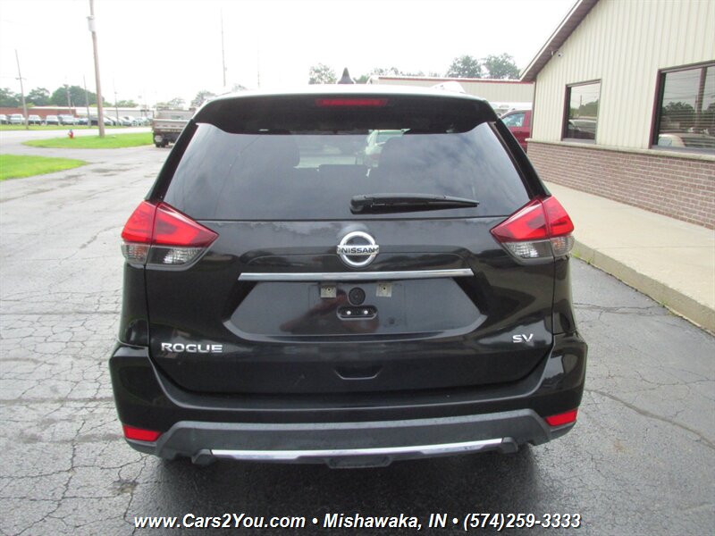 2017 Nissan Rogue SV - Photo 6 - Mishawaka, IN 46545