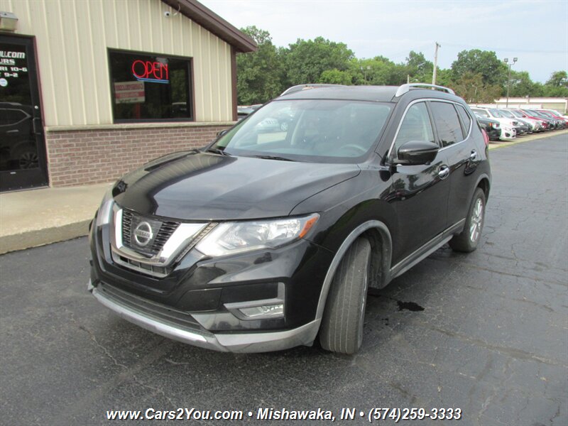 2017 Nissan Rogue SV - Photo 3 - Mishawaka, IN 46545