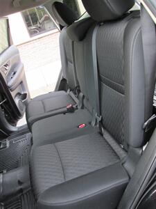 2017 Nissan Rogue SV - Photo 13 - Mishawaka, IN 46545