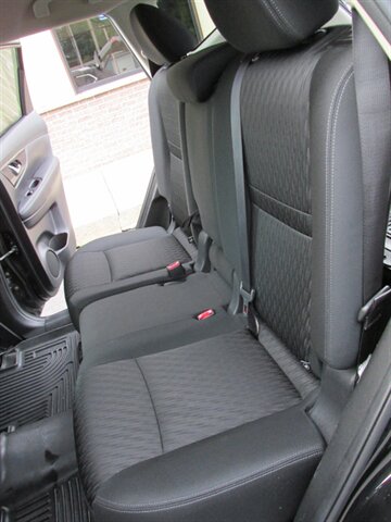 2017 Nissan Rogue SV - Photo 13 - Mishawaka, IN 46545