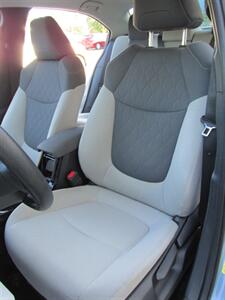 2022 Toyota Corolla LE - Photo 9 - Mishawaka, IN 46545