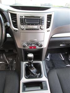 2012 Subaru Outback 2.5i Premium AWD   - Photo 26 - Mishawaka, IN 46545