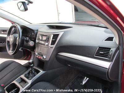 2012 Subaru Outback 2.5i Premium AWD   - Photo 18 - Mishawaka, IN 46545
