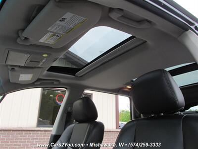 2015 Nissan Pathfinder SL 4x4   - Photo 9 - Mishawaka, IN 46545