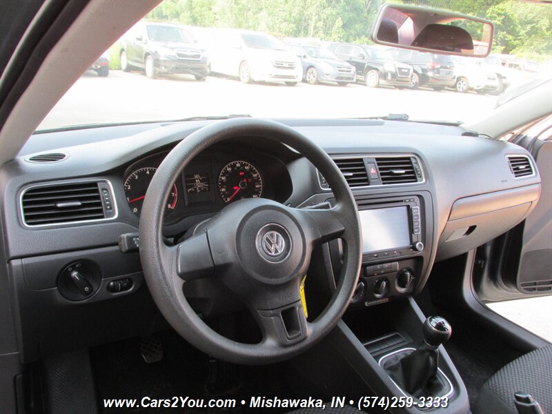 2011 Volkswagen Jetta - Photo 6 - Mishawaka, IN 46545