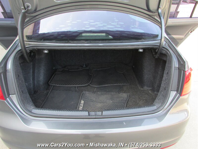 2011 Volkswagen Jetta - Photo 10 - Mishawaka, IN 46545