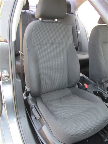 2011 Volkswagen Jetta - Photo 13 - Mishawaka, IN 46545