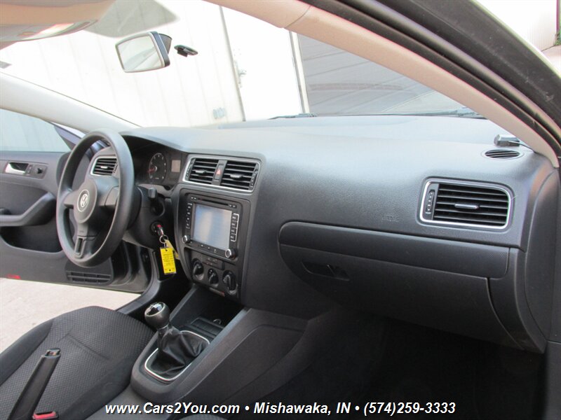 2011 Volkswagen Jetta - Photo 14 - Mishawaka, IN 46545