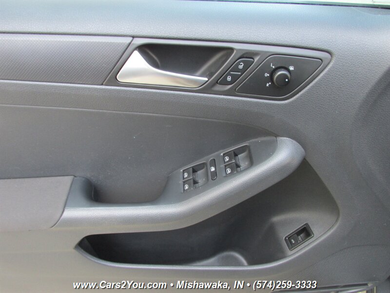 2011 Volkswagen Jetta - Photo 5 - Mishawaka, IN 46545