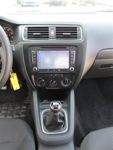 2011 Volkswagen Jetta - Photo 18 - Mishawaka, IN 46545