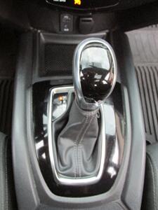 2017 Nissan Rogue SV 4x4   - Photo 26 - Mishawaka, IN 46545