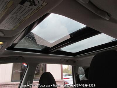 2017 Nissan Rogue SV 4x4   - Photo 8 - Mishawaka, IN 46545