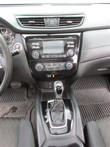 2017 Nissan Rogue SV 4x4   - Photo 22 - Mishawaka, IN 46545