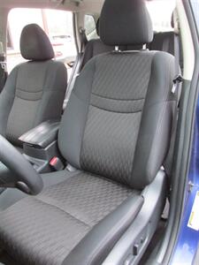 2017 Nissan Rogue SV 4x4   - Photo 10 - Mishawaka, IN 46545