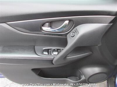 2017 Nissan Rogue SV 4x4   - Photo 7 - Mishawaka, IN 46545