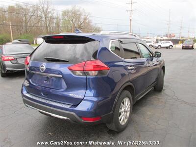 2017 Nissan Rogue SV 4x4   - Photo 5 - Mishawaka, IN 46545