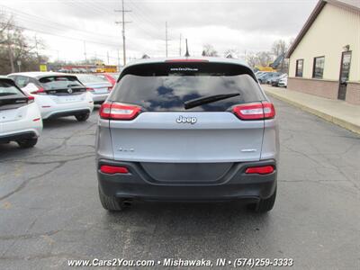 2014 Jeep Cherokee Latitude 4x4   - Photo 5 - Mishawaka, IN 46545