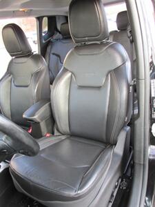 2015 Jeep Renegade Limited 4x4 - Photo 12 - Mishawaka, IN 46545