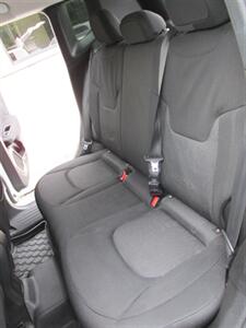 2016 Jeep Renegade Latitude 4x4   - Photo 12 - Mishawaka, IN 46545