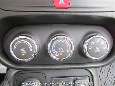 2016 Jeep Renegade Latitude 4x4   - Photo 32 - Mishawaka, IN 46545